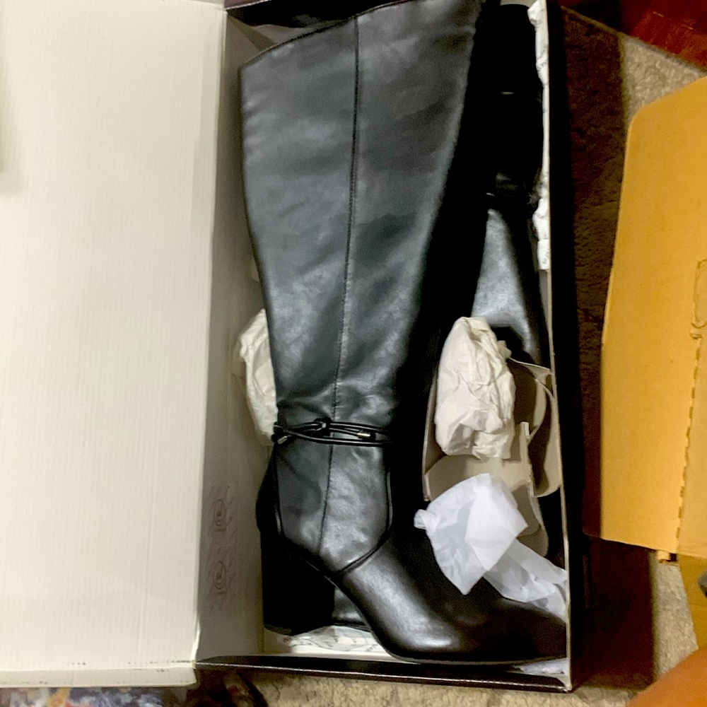 Wide leg boots